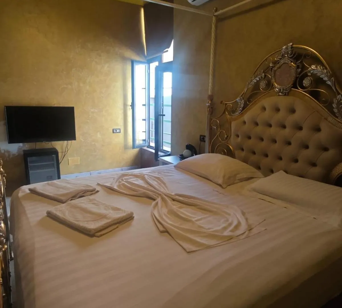 Boutique Artist Hotel Tirana 3*,
