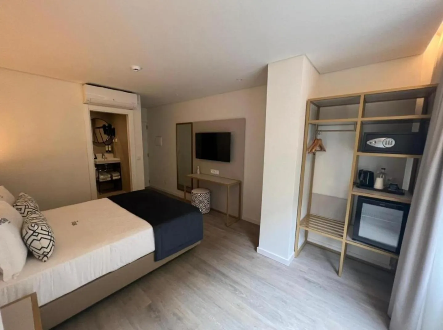 Boutique Artist Hotel Tirana 3*,