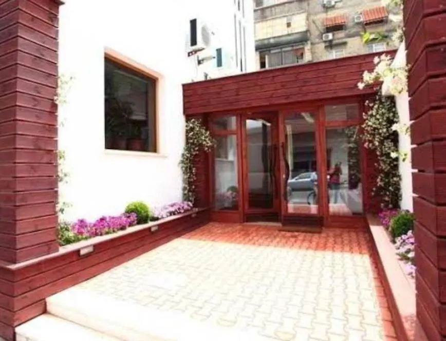 Boutique Artist Hotel Tirana 3*,